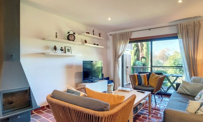 Alcantarilha Apartment | Apartment 'Arrancada 14' with Mountain View, Wi-Fi and Air Conditioning