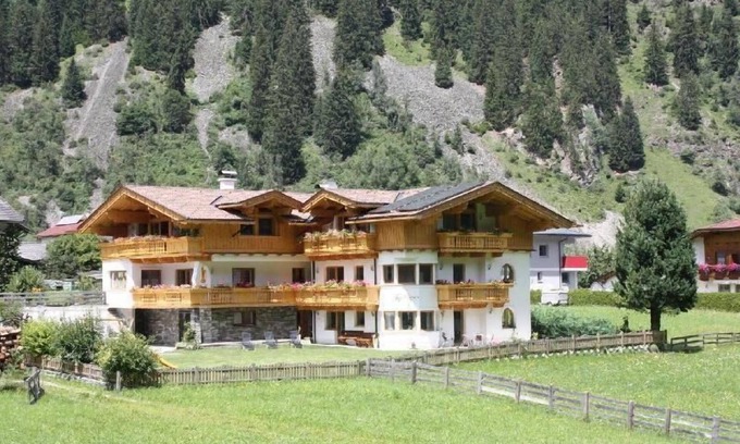 Neustift Im Stubaital Apartment | Apartment Landhaus Alpensonne