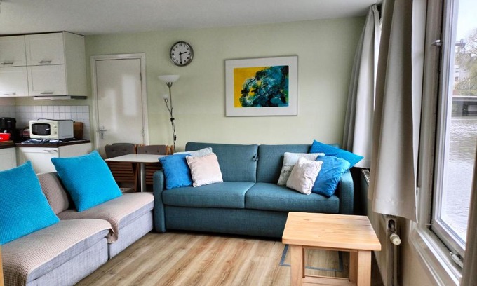 Eastern Docklands Apartment | Apartment at the East side, close to center