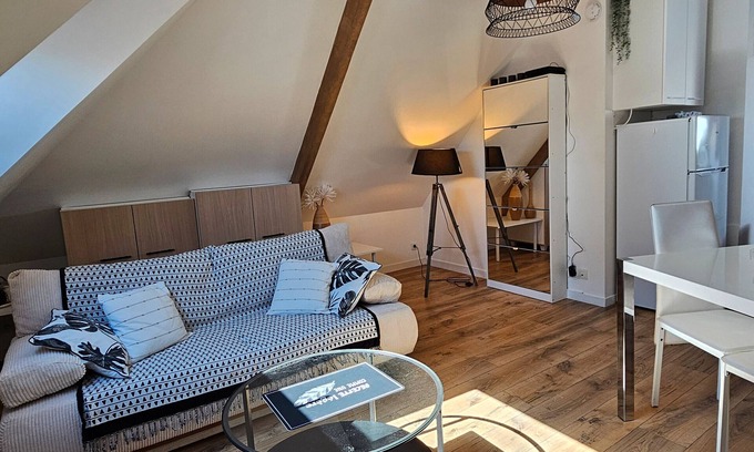 Berric Apartment | Apartment 'Au Cœur Du Village' with Wi-Fi