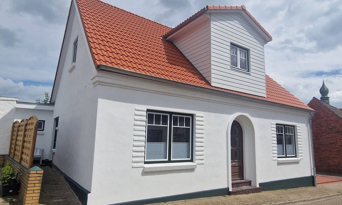 Wesselburen Apartment | Apartment 'Auf Dem Klingberg 2' with Private Garden and Wi-Fi