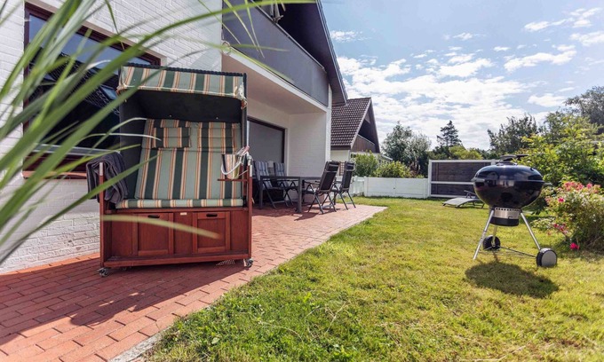 Busumer Deichhausen Apartment | Apartment 'Büsumer Butze' with Private Garden and Wi-Fi