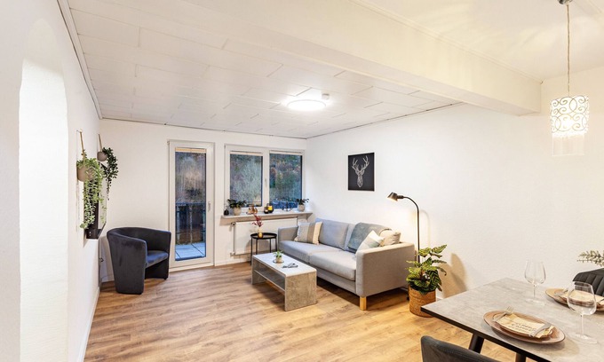 Latrop Apartment | Apartment 'Baumgärtner' with Balcony and Wi-Fi