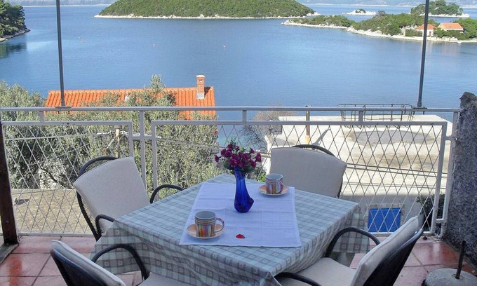 Prozurska Luka Apartment | Apartment Bella Vista -Three Bedroom Apartment with Balcony and Sea View