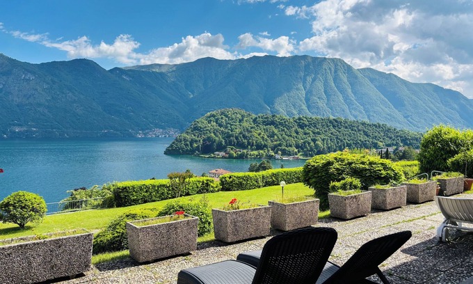 Azzano Apartment | Apartment Bella Vista In Mezzegra lake view pool home by Italian Apartments
