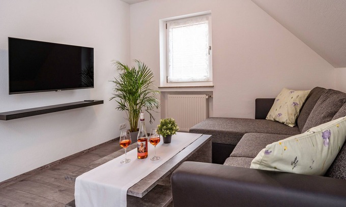 Hagnau Apartment | Apartment 'Birnau' with Lake View and Wi-Fi