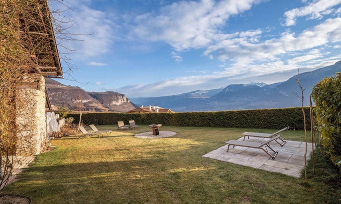 Kurtatsch an der Weinstraße Apartment | Apartment "Brantenhof Vinea" with Mountain View, Sauna and Wi-Fi