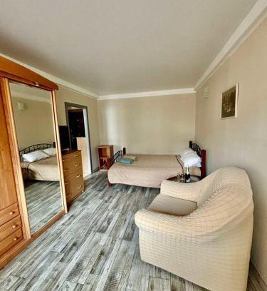 Dniprovs'kyi District Apartment | Apartment Budivelnykiv 22/11