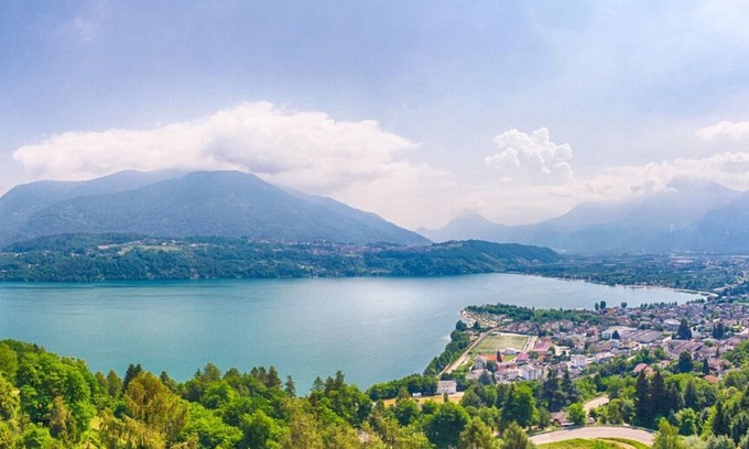 Calceranica al Lago Apartment | Apartment Calceranica Al Lago with Mountain View & Balconies