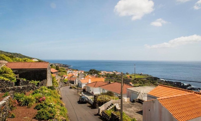 Calheta de Nesquim Apartment | Apartment 'Casa Da Vigia T2' with Sea View, Private Garden and Wi-Fi