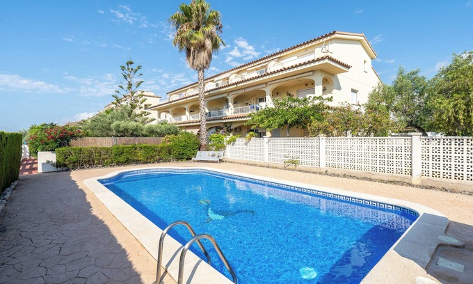L'Ampolla Apartment | Apartment 'Cap Roig, Appartement Duplex' with Shared Pool, Private Terrace and Balcony