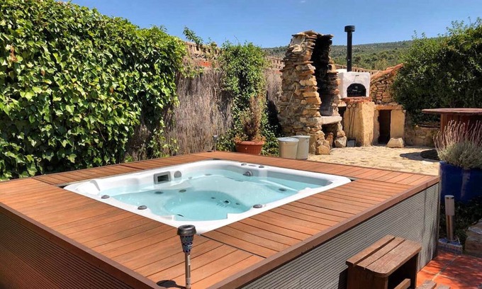 La Cuevarruz Apartment | Apartment "Casa de los Sueños - Serrans" with Private Balcony, Shared Pool & Wi-Fi