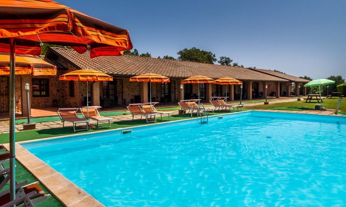 La Pesta Apartment | Apartment "Casa Vacanza Il Carpignone 7" with Lake View and Garden