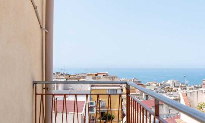 Sciacca Historic Centre Apartment | Apartment 'Casa Pu-Leo' with Sea View, Wi-Fi and Air Conditioning