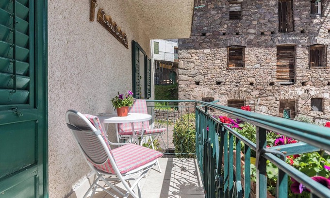 Sicina Apartment | Apartment "Casa Sicina Alberto" with Mountain View, Wi-Fi & Balcony
