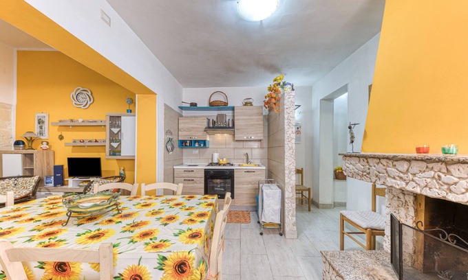 Giurdignano Apartment | Apartment 'Casa Vacanze Vicino A Otranto' with Private Terrace and Air Conditioning