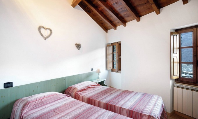 Rezzo Apartment | Apartment 'Casa Verde - Sciu´ Pepin' with Private Terrace, Private Garden and Wi-Fi