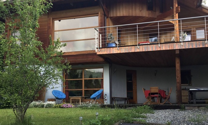 Forville Apartment | Apartment "Charmant dans Chalet" with Mountain View, Private Terrace & Wi-Fi