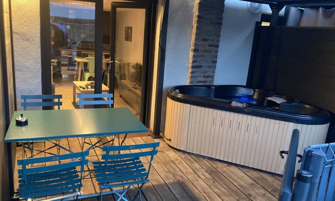 Tarbes Apartment | Apartment-Comfort-Whirlpool bath-Terrace