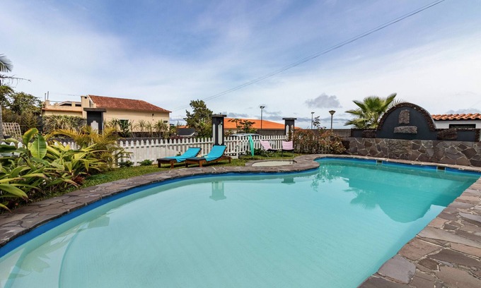 Ponta Delgada Apartment | Apartment 'Cork House - Fernandes Cottage' with Sea Views, Wi-Fi and Air Conditioning