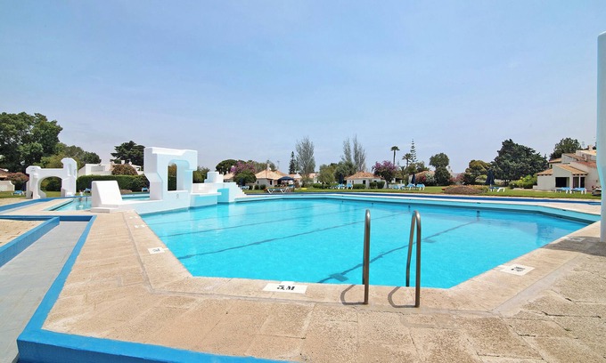 Santa Luzia Apartment | Apartment 'Cosy Beach Loft Pedras Del Rei' with Shared Pool, Wi-Fi and Air Conditioning