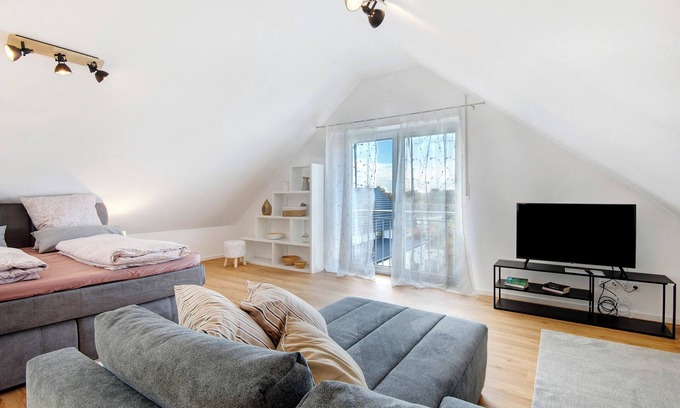 Tegernheim Apartment | Apartment 'Dachstudio Am Donau Rad Weg' with Mountain View, Balcony and Wi-Fi