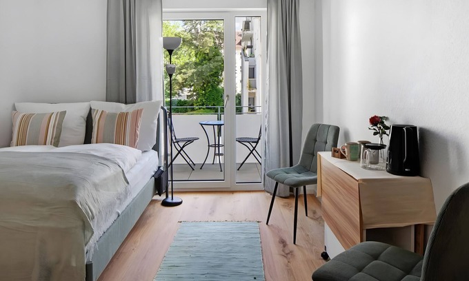 Unterwiehre-Nord Apartment | Apartment 'Ferienwohnung Bächle, Sehr Zentral' with Balcony and Wi-Fi