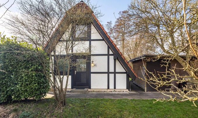 Hollern House | Apartment 'Ferienhaus Elbidylle' with Private Terrace, Private Garden and Wi-Fi