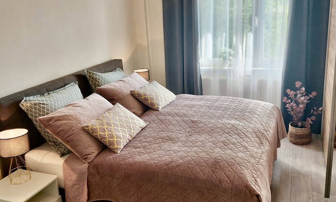 Reinhardtsdorf-Schoena Apartment | Apartment 'Am Hochwald' with Mountain View, Private Terrace and Wi-Fi