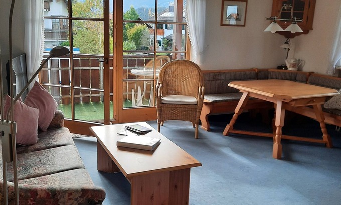 Sonthofen Apartment | Apartment 'Ferienwohnung Hörnerblick 32' with Mountain View, Balcony and Wi-Fi
