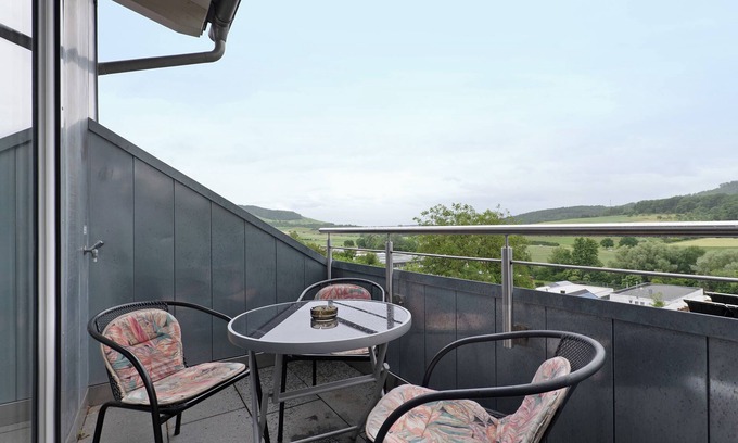 Gundelbach Apartment | Apartment 'Riesling' with Shared Garden, Balcony and Wi-Fi