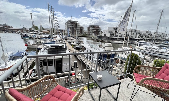 Cuxhaven Apartment | Apartment directly in the city marina/yacht harbor with a fantastic view also with dog