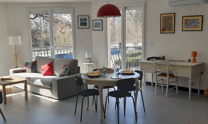 Clodion-Torcatis Apartment | Apartment 'Du Théâtre De' with Balcony, Wi-Fi and Air Conditioning