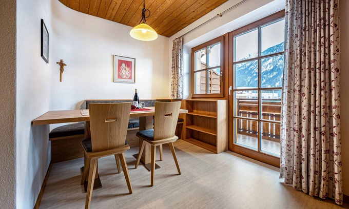 Sand in Taufers Apartment | Apartment "Duregger App Sonnenschein" with Mountain View, Garden & Wi-Fi