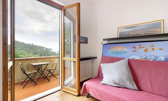 Vezzi Portio Apartment | Apartment 'Elena E Joerg 2' with Mountain View, Shared Garden and Wi-Fi