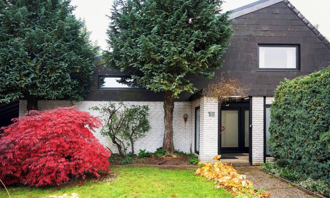 Joldelund Apartment | Apartment 'Familie Franke' with Shared Terrace, Shared Garden and Wi-Fi