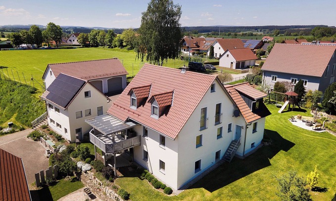 Ploessberg Apartment | Apartment 'Ferienwohnung Walter' with Private Terrace, Shared Garden and Wi-Fi