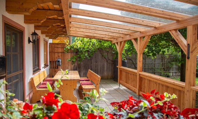 Ebersberg District Apartment | Apartment 'Ferienwohnung Attelblick' with private Terrace between Munich & Chiemsee