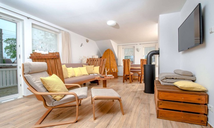 Neuendorf Apartment | Apartment 'Ferienwohnung Heuschober' with Balcony and Wi-Fi