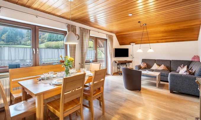 Winden im Elztal Apartment | Apartment 'Ferienwohnung Tannengrün' with Shared Terrace, Shared Garden and Wi-Fi
