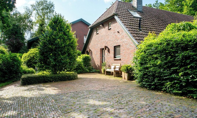 Varel Apartment | Apartment 'Ferienhaus Neudorf' with Private Terrace, Private Garden and Wi-Fi