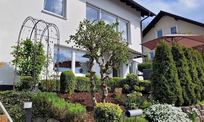 Gleidorf Apartment | Apartment 'Ferienwohnung Friedhoff, 80qm' with Mountain View, Private Terrace and Wi-Fi