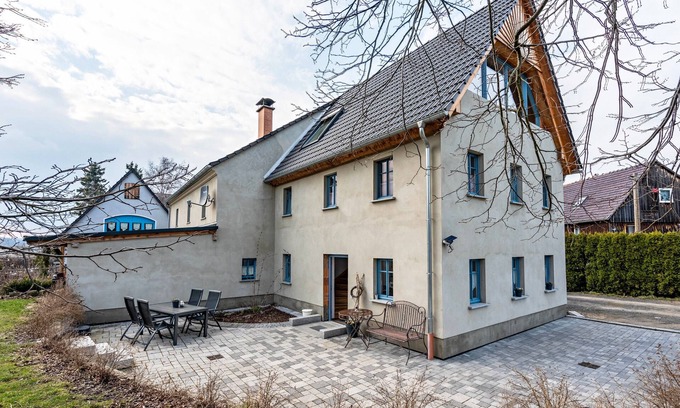 Leutersdorf Apartment | Apartment 'Ferienwohnung Landlust' with Private Terrace, Shared Garden and Wi-Fi