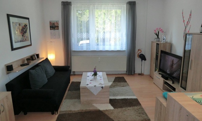 Randowtal Apartment | Apartment 'Ferienwohnung Randowtal-Schmölln' with Shared Garden and Wi-Fi