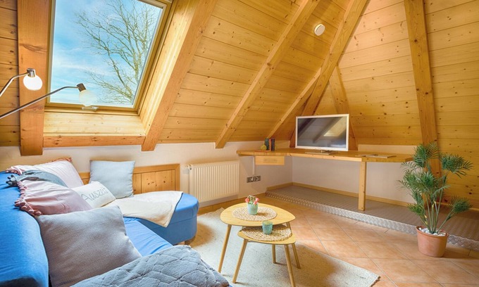 Breitnau Apartment | Apartment 'Ferienwohnung Sternenhimmel' with Mountain View, Shared Garden and Wi-Fi