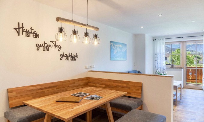 Farchant Apartment | Apartment 'Ferienwohnung Johanni' with Mountain View, Shared Garden and Wi-Fi