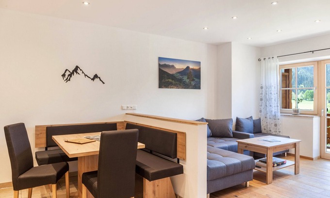Farchant Apartment | Apartment 'Ferienwohnung Vrenal' with Mountain View, Shared Garden and Wi-Fi