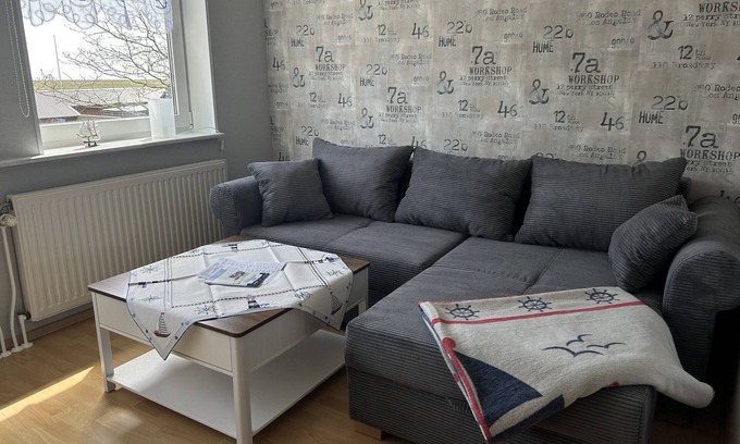 Hallig Langeneß Apartment | Apartment 'Ferienwohnung Godewind' with Shared Terrace, Shared Garden and Wi-Fi