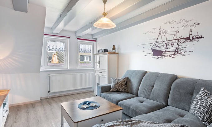 Hallig Langeneß Apartment | Apartment 'Ferienwohnung Amrum' with Sea View, Shared Terrace and Wi-Fi