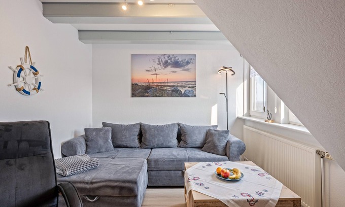 Hallig Langeneß Apartment | Apartment 'Ferienwohnung Oland' with Sea View, Shared Terrace and Wi-Fi
